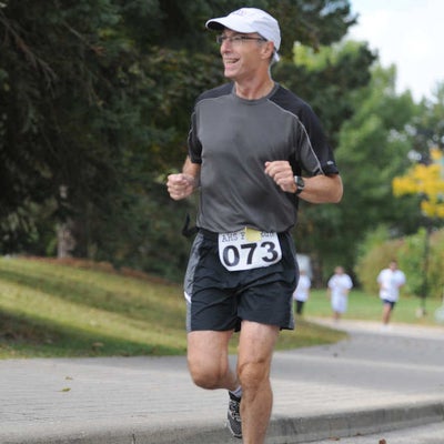 Runner number 073 running