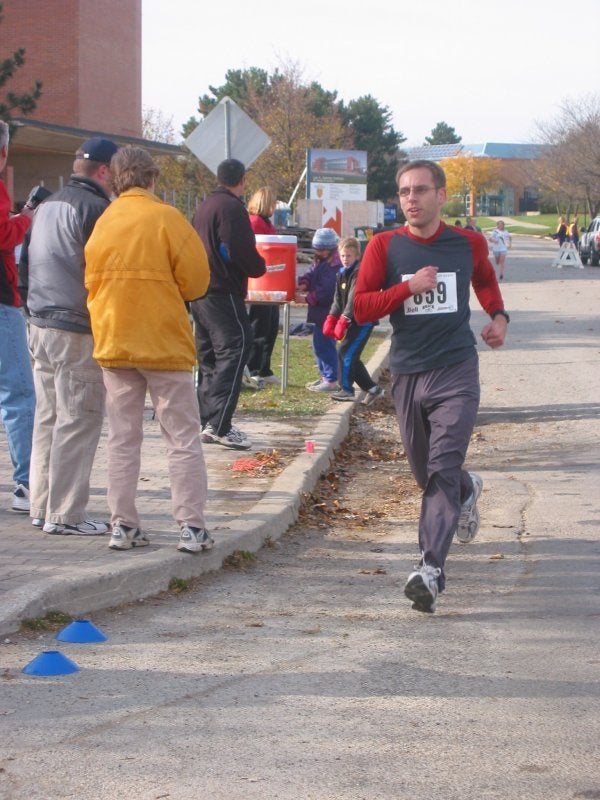 Runner number 659 running