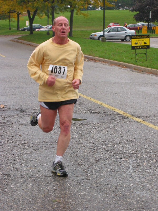 Runner number 1037 running