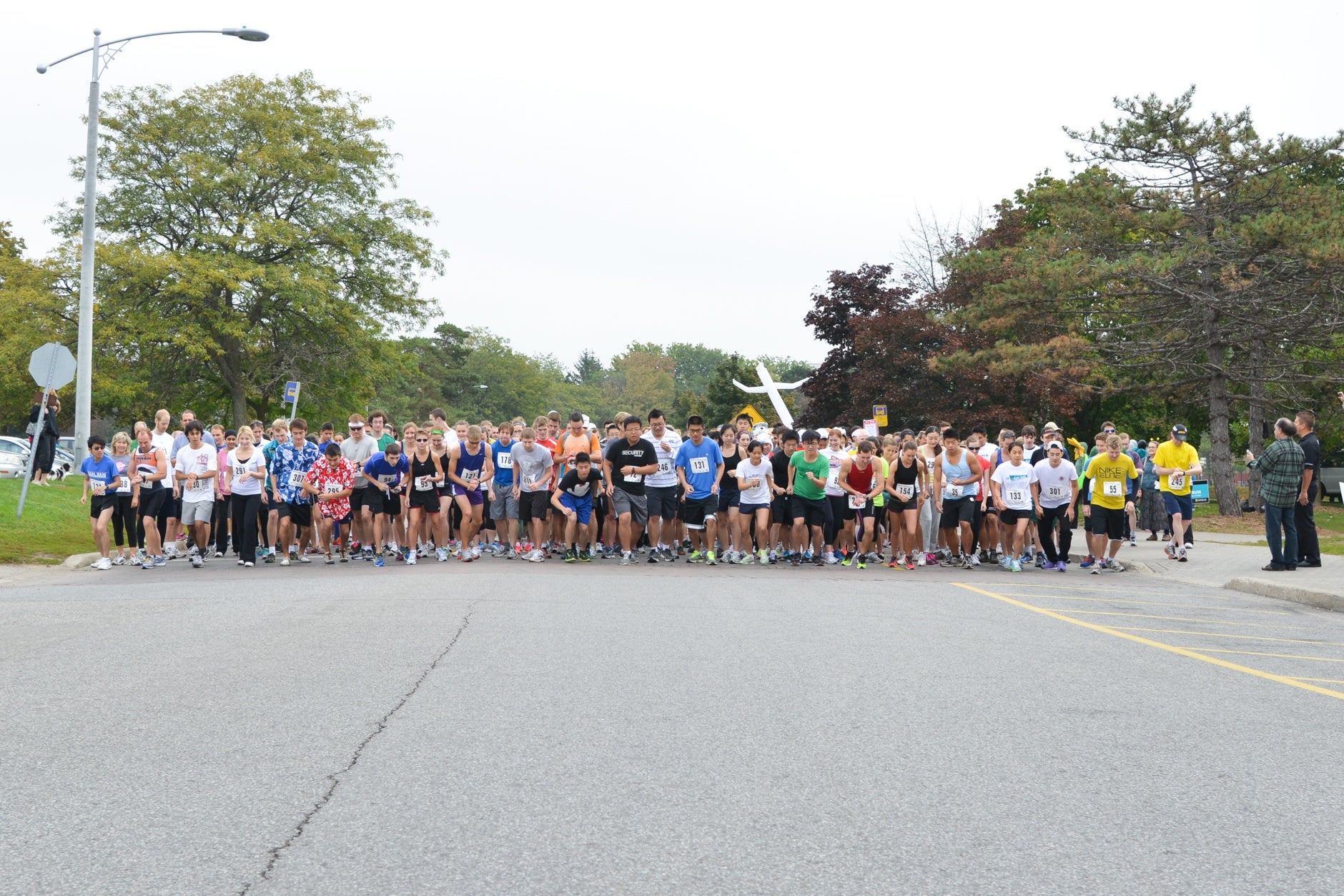 Participants beginning to run.