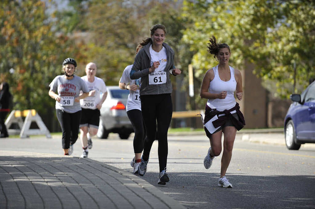 Female runners running the race 