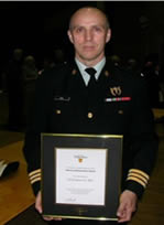 Lieutenant-Colonel Jim Kile with framed award
