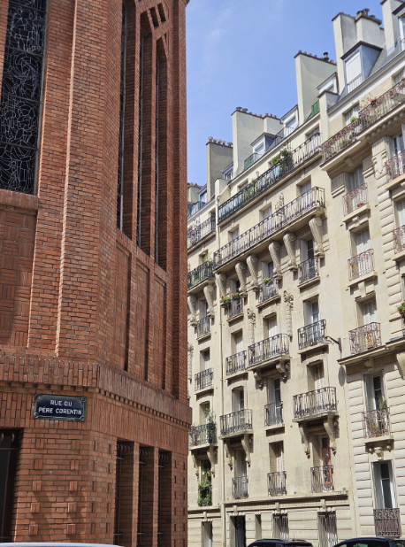  Image contrasting the architecture styles found in Paris.
