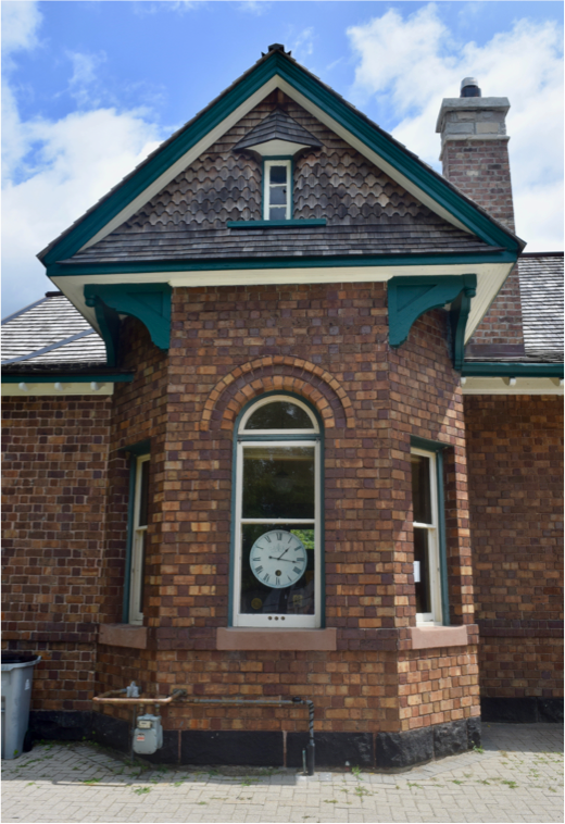 An image of the facade detail of a train station