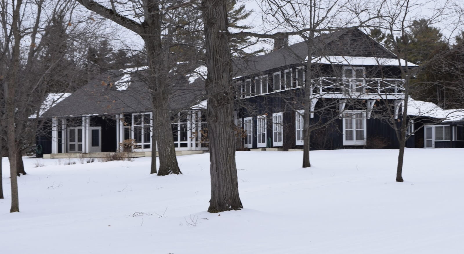 A very large cottage of the Edwardian era in Sturgeon Point on Lake Avenue in the winter