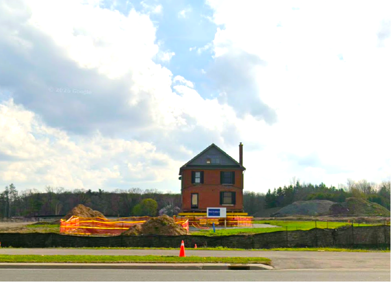 Historic house on moving supports in temporary location on site