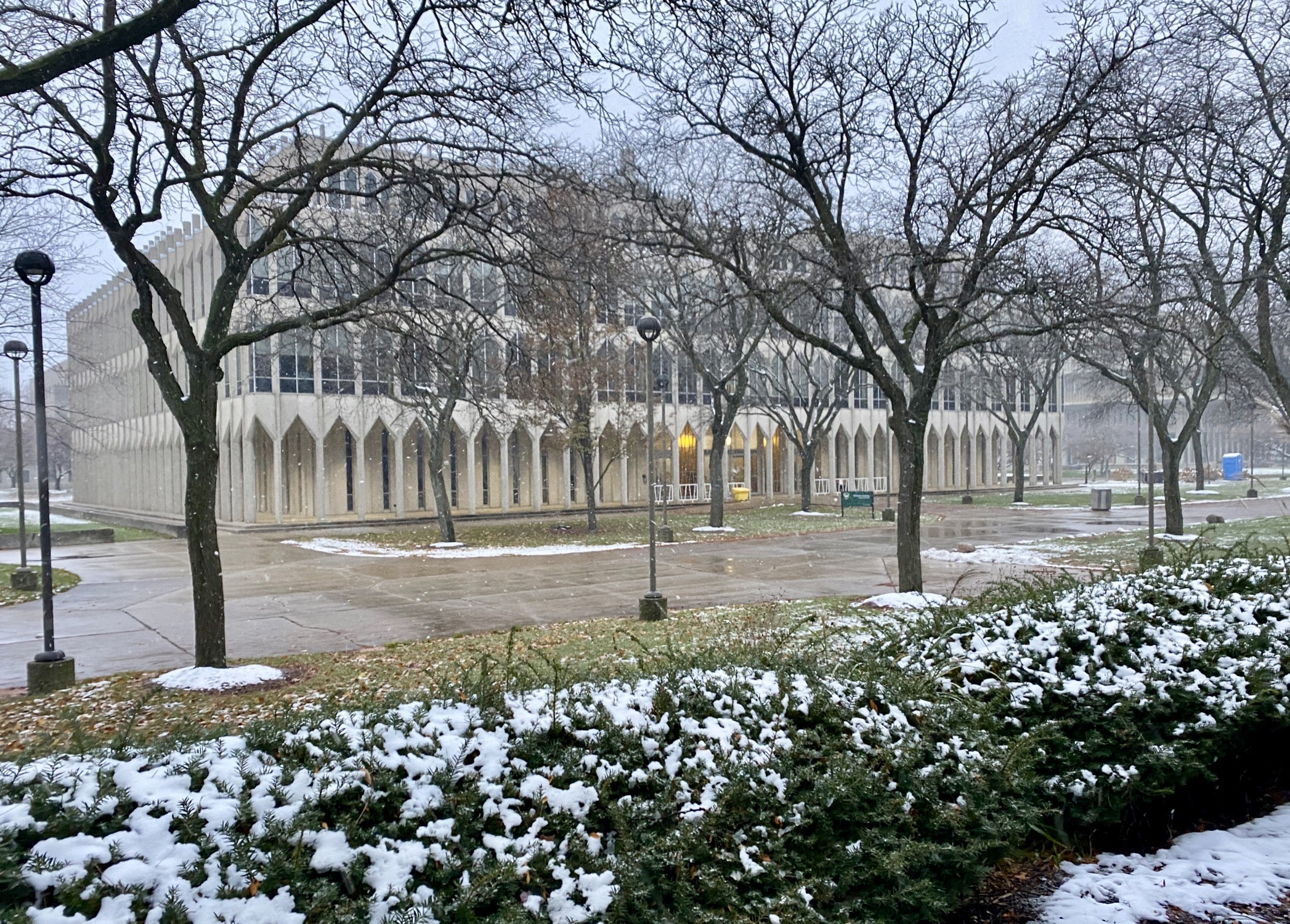 One of the Wayne State buildings has some familiar-looking details. Photo credit: Dan Schneider
