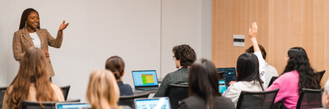 Attendee raise hand to ask employer question during in person employer information session