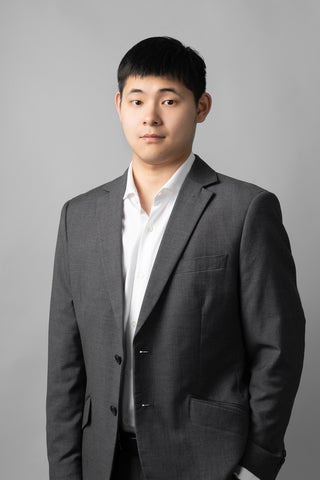 Yiwei Wang headshot