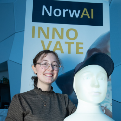 Kate Bendall with Kaia the social robot at CatchIDI3