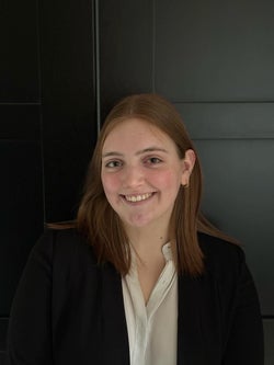 Kelsey Mills headshot