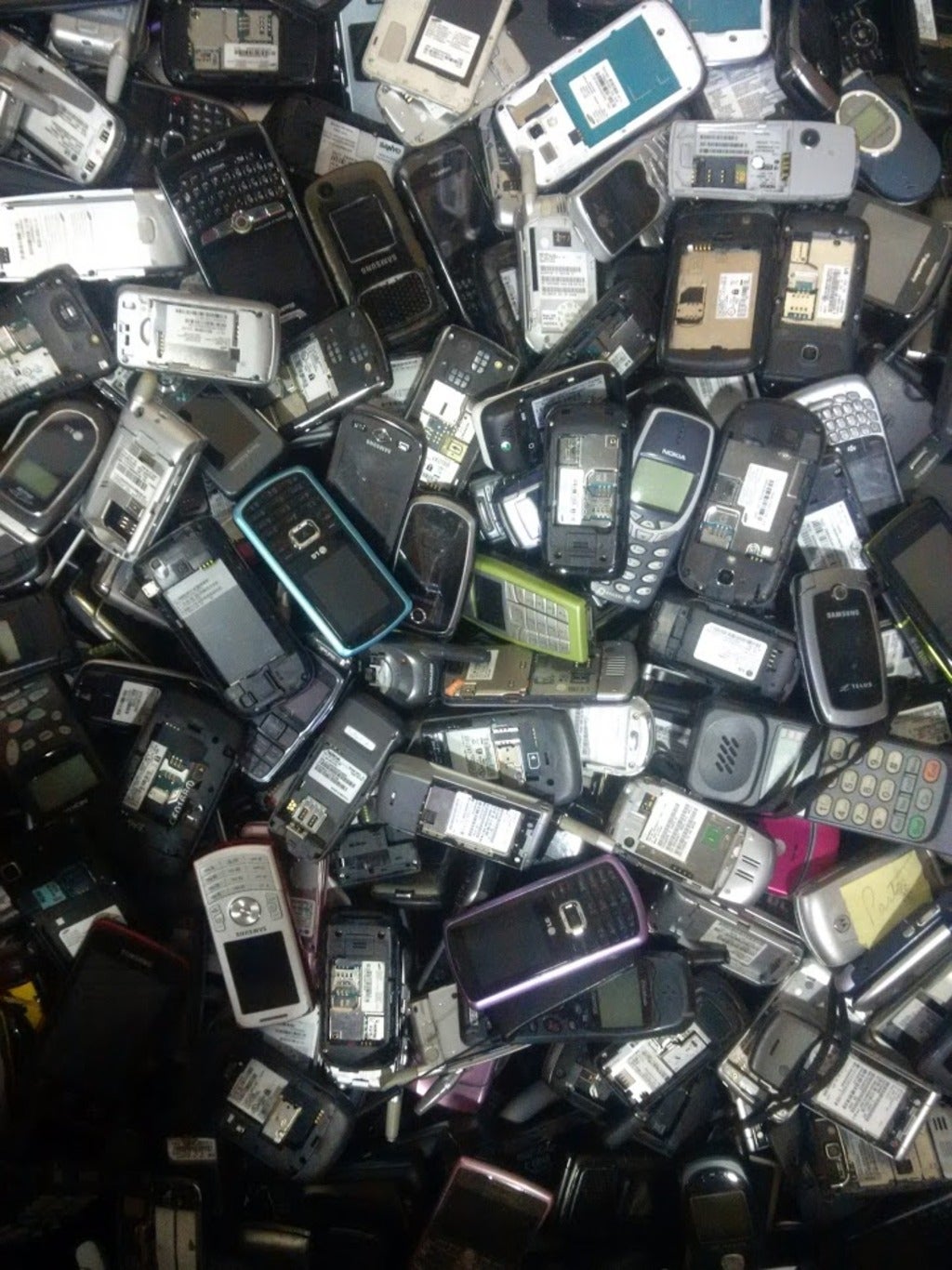 e-waste from mobile phones