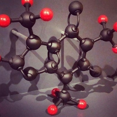 A 3D model of a molecule, using balls and sticks of various colours to distinguish between bonds and atoms. 