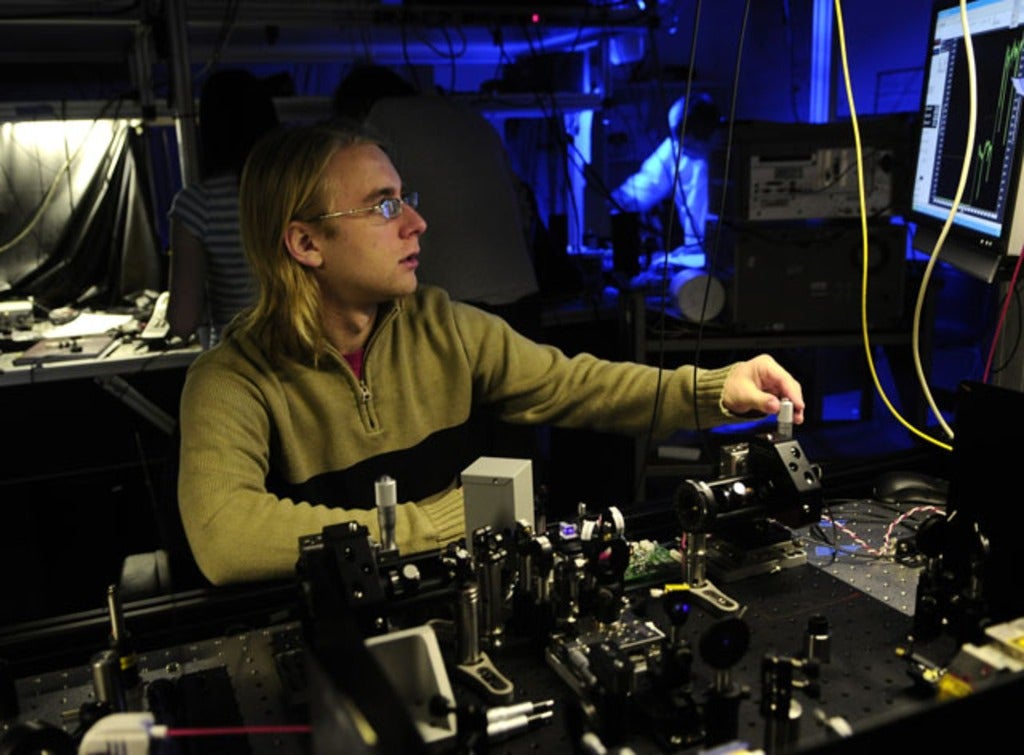 Deny Hamel working in an IQC optics lab 