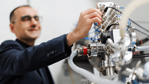 Raffi Budakian touches a magnetic resonance force microscope