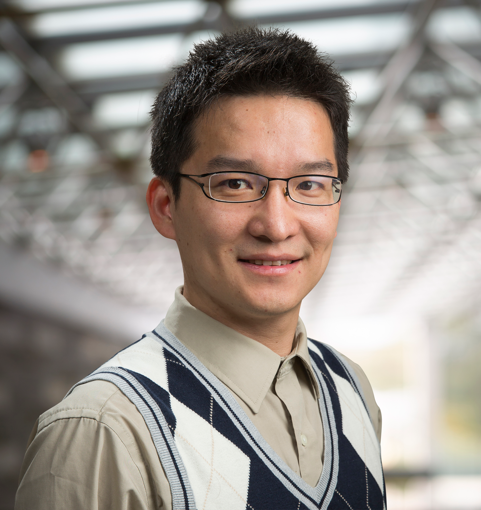 Dr. Guo-Xing Miao, IQC Faculty