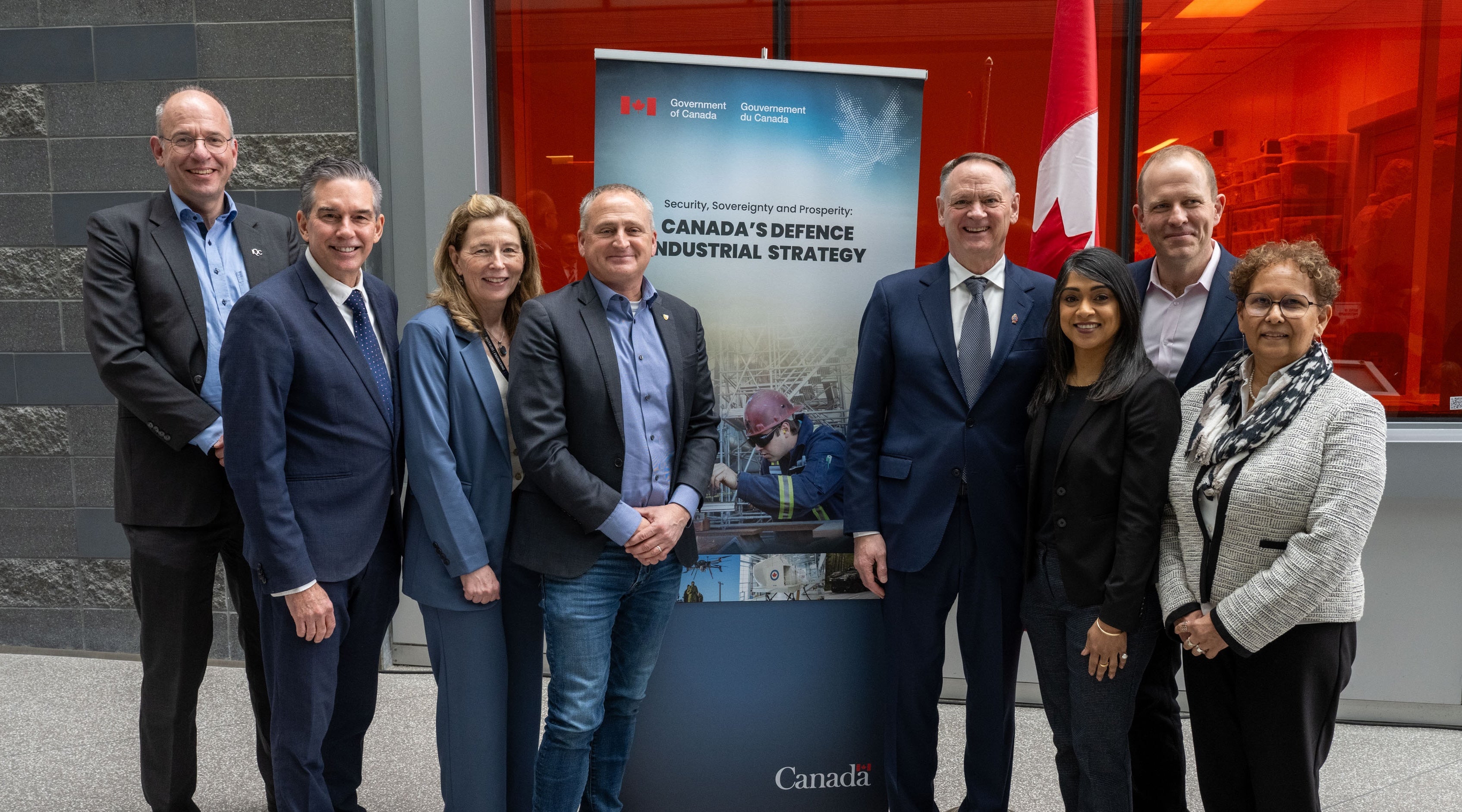 Federal leaders and IQC and University of Waterloo senior leadership