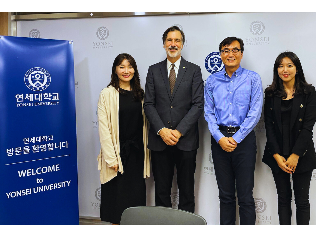 AVPI Ian Rowlands with Yonsei University representatives
