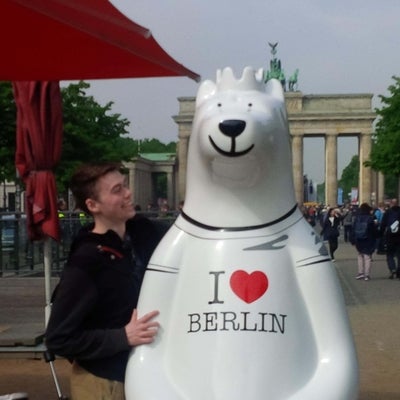 KI student with Berlin polar bear