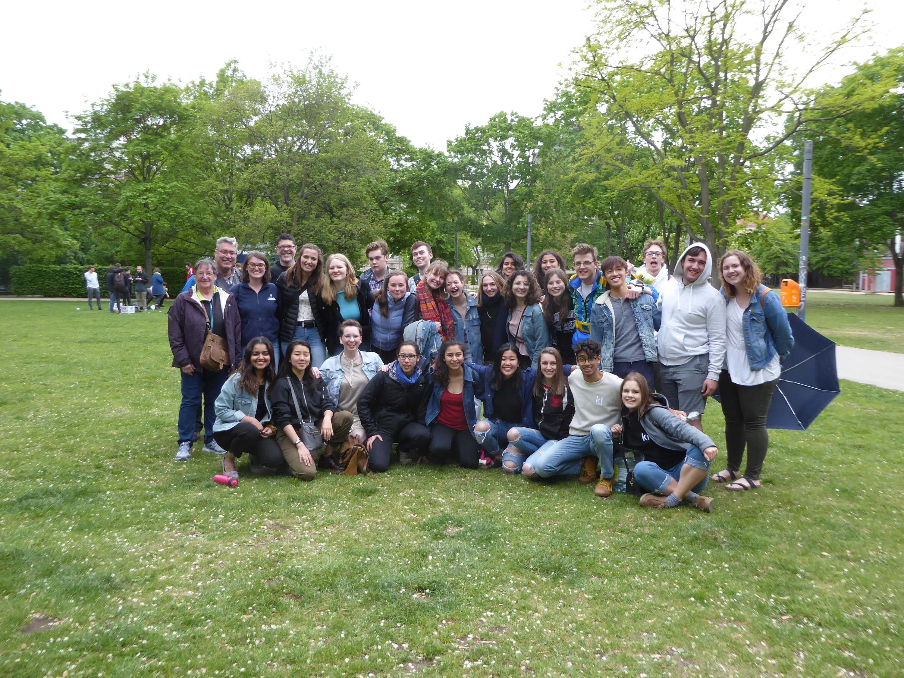 Group photo of all KI students, staff, faculty on field trip