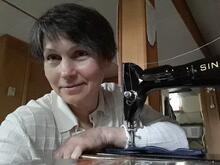 Larisa Smyk with her pandemic haircut and her 201 Singer sewing machine.