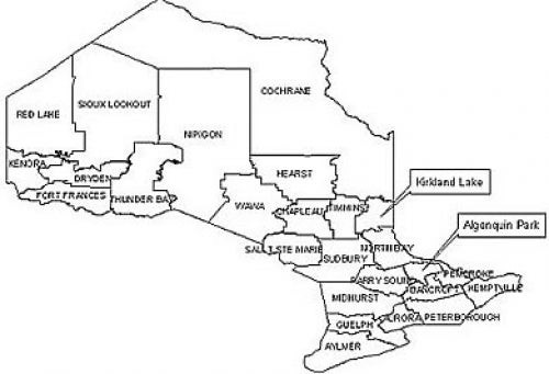 map shows province of Ontario sub-divided by Ministry of Natural Resources districts