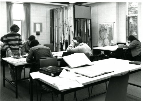 Students studying at UMD in 1982