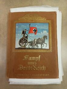 Front cover of Kampf um's Dritte Reich