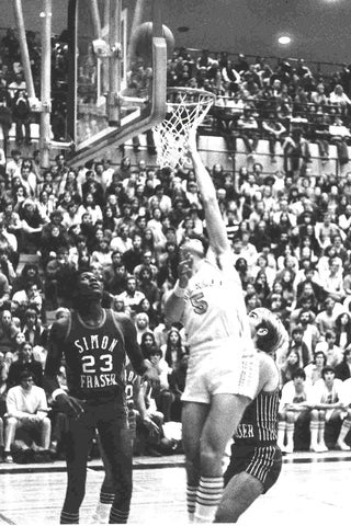 Jeff Scott playing basketball