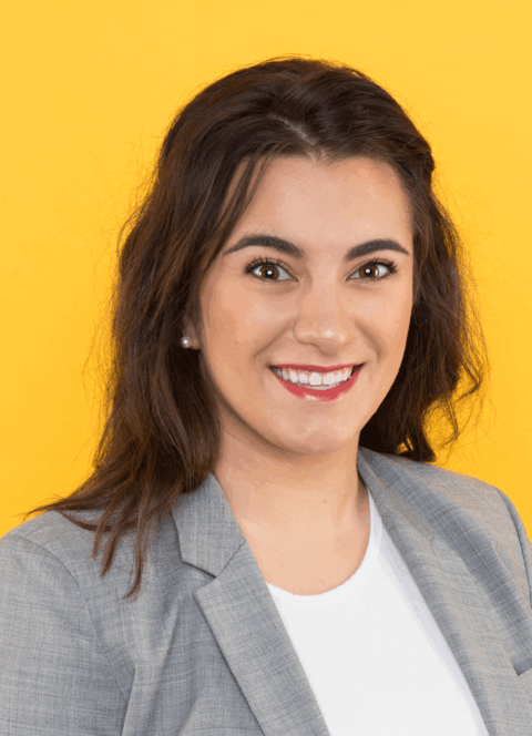 Professional headshot of class of 2019 student Raquel Damiao