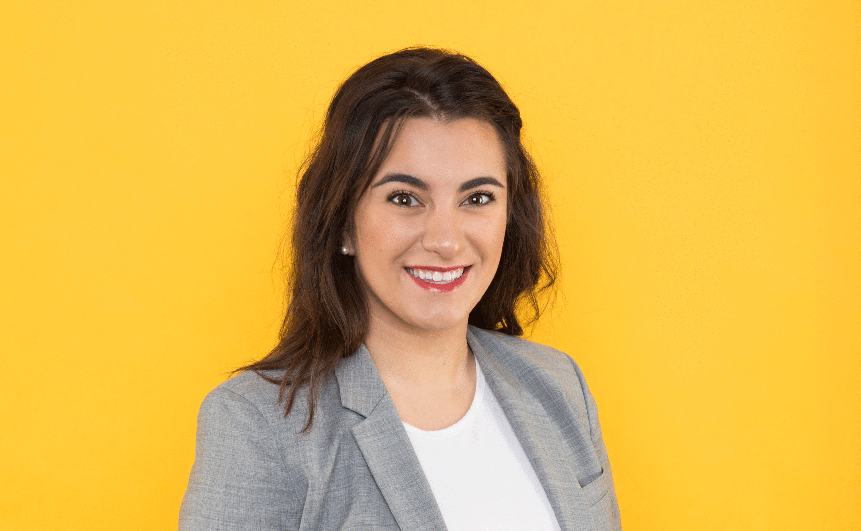 Professional headshot of class of 2019 student Raquel Damiao