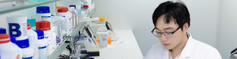 Zeping Mao in lab