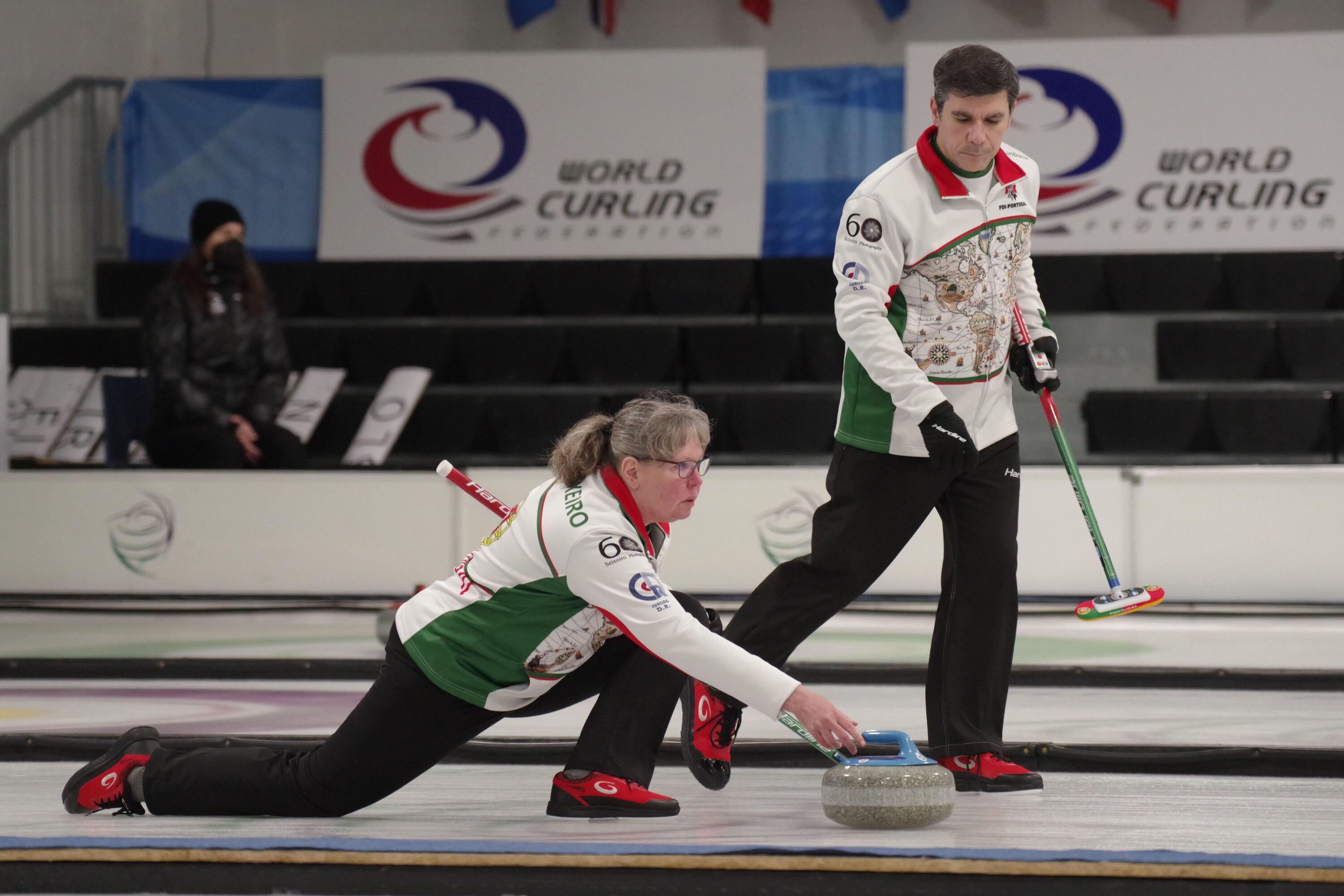 couple curling