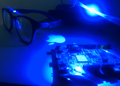 Light therapy glasses