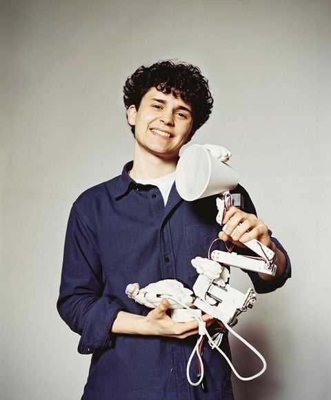 Cristiano Da Silva with the team's winning project