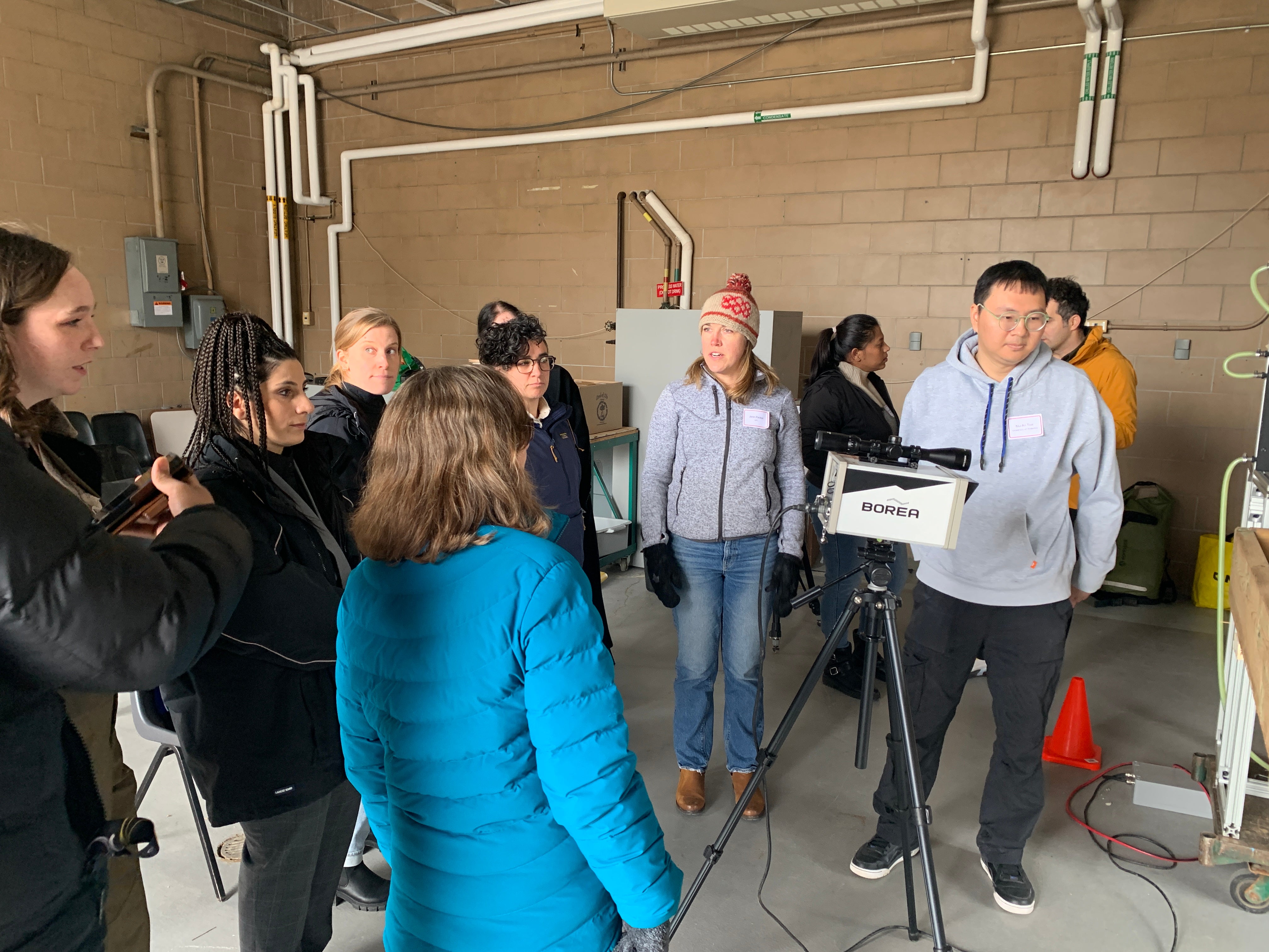 Participants ask questions about the TDLAS system and hyperspectral camera. 