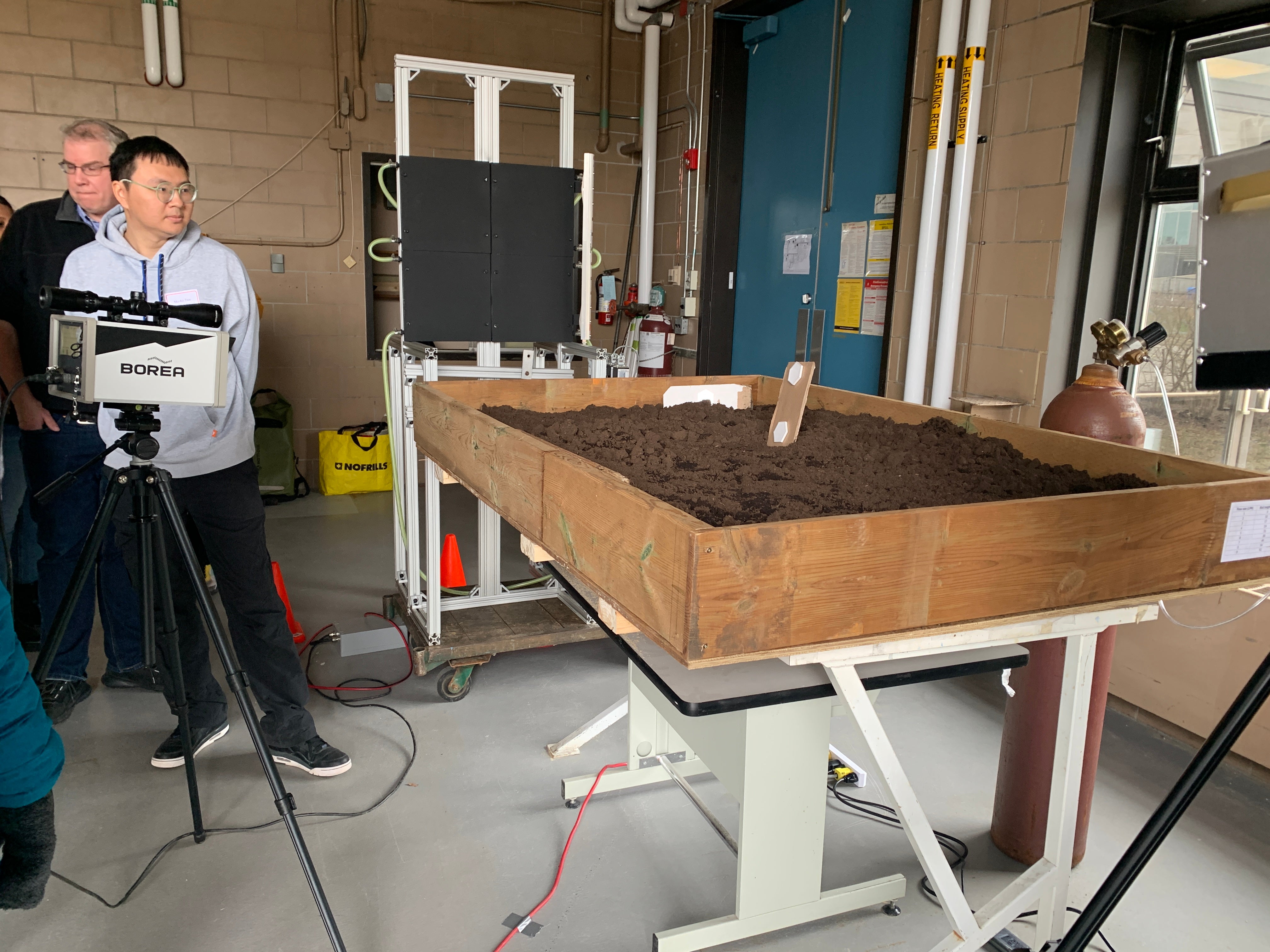 The TDLAS system capturing a methane flux release. 