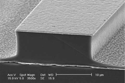 Scanning electron microscope image of a terahertz quantum cascade laser device.