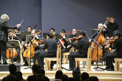 Daniel Warren conducting Orchestra@UWaterloo concert 