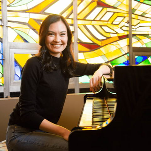 Stephanie Collings Headshot Image