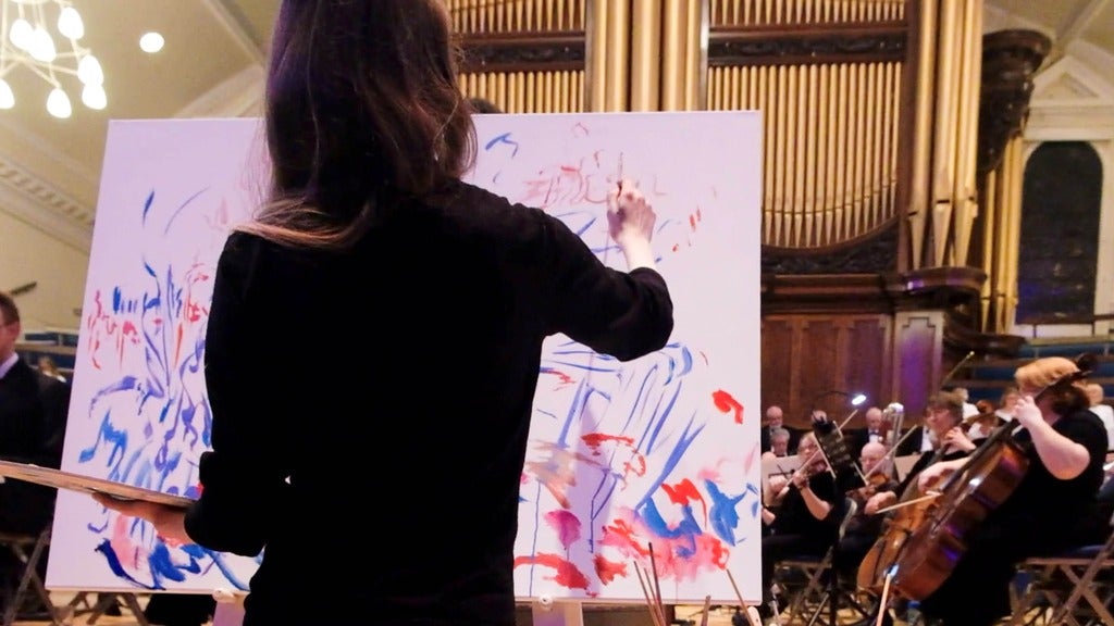 Caroline Bordingnon paiting to live music