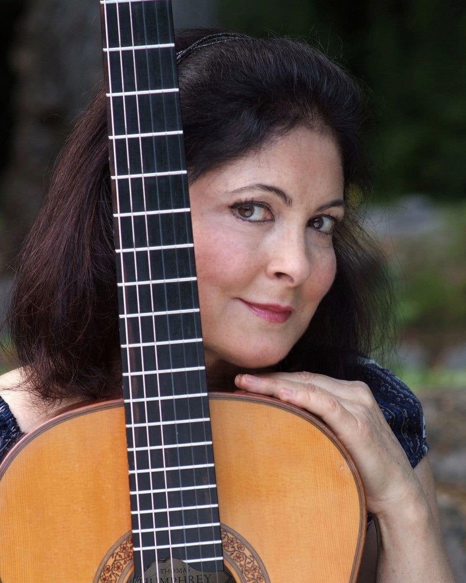 Celia Linde, classical guitarist