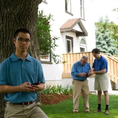 A photo of Professor Tung holding his phone