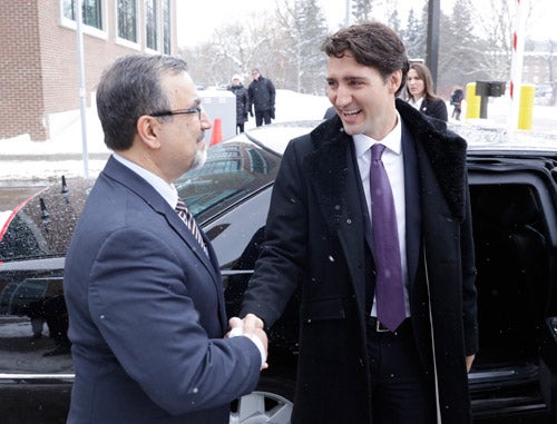 Justin Trudeau shaking hands with Feridun Hamdullahpur