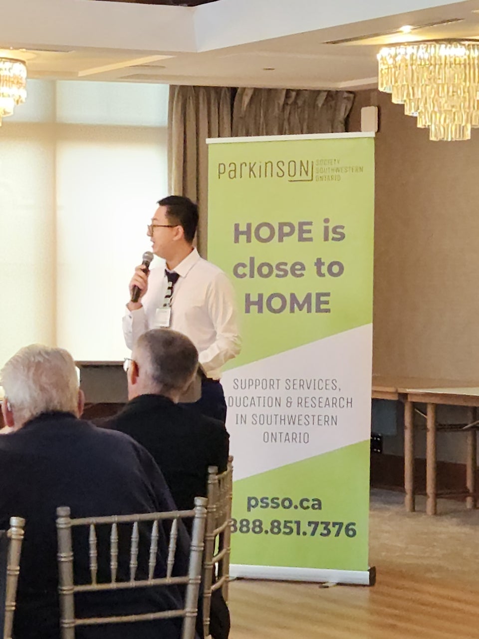Yusheng Zhao presenting his research during the PSSO Ontario event.