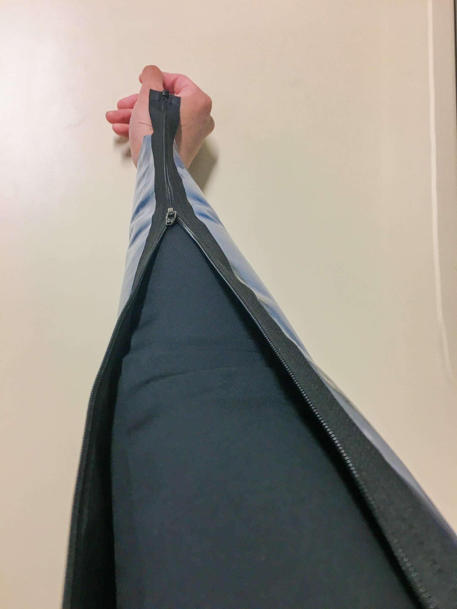 Exterior view of the soft-robotic compression sleeve with a zipper to provide easy, customizable targeted compression