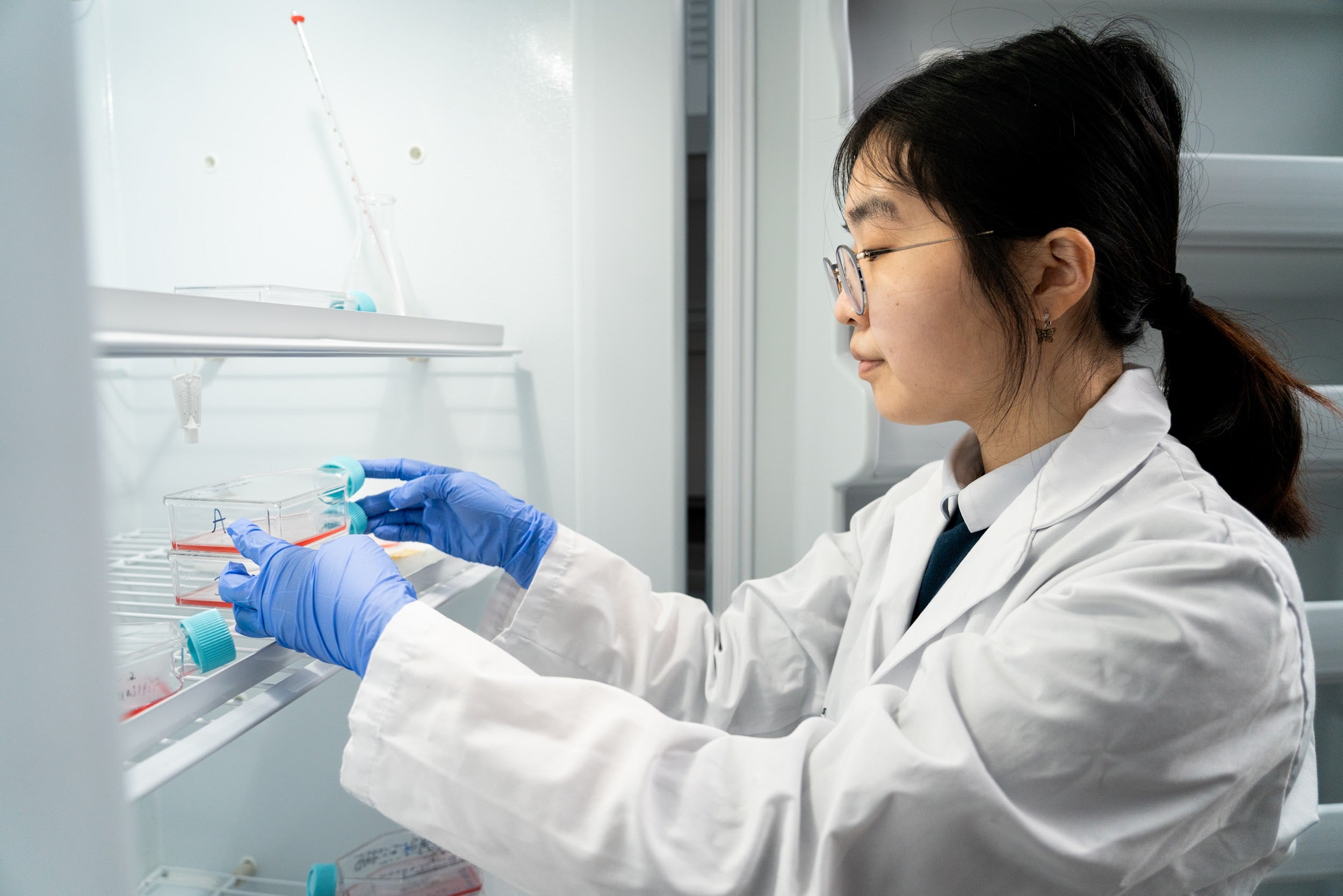 Krisanthia Lam working in a research lab