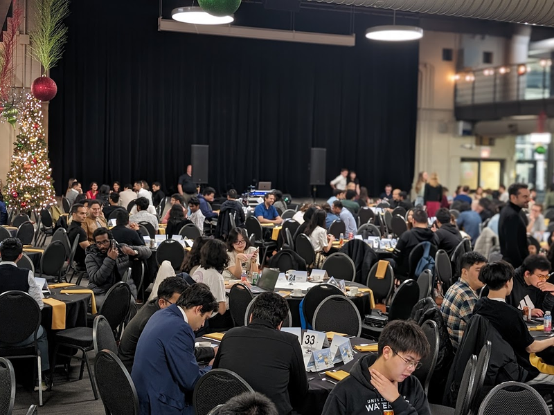International students seated a round tables at Fed Hall for dinner