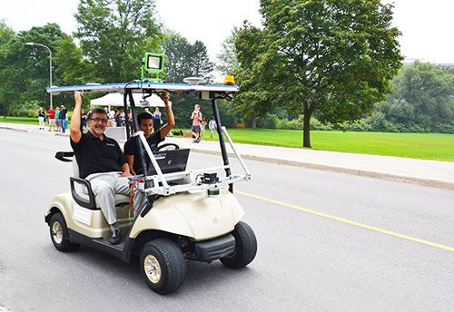 President Hamdullahpur rides in the self-driving car