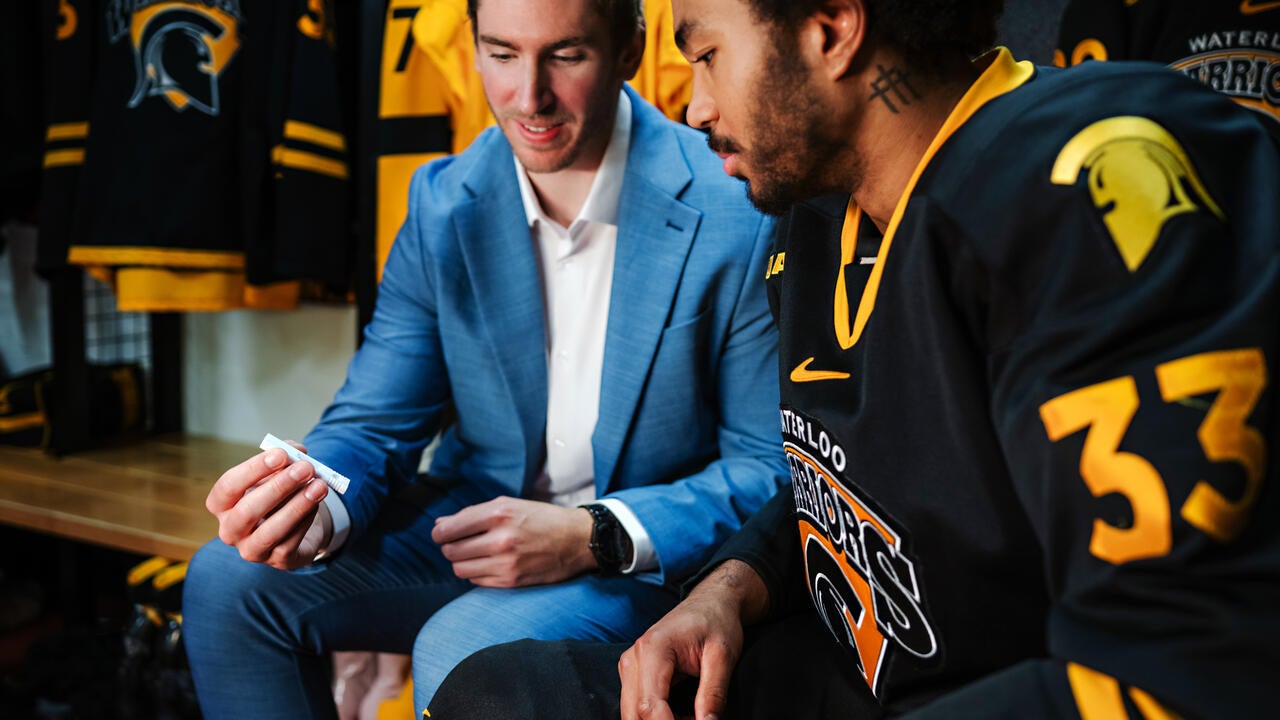 Andrew Cordssen-David showing a HeadFirst assessment test to a Waterloo Varsity Men's Hockey player